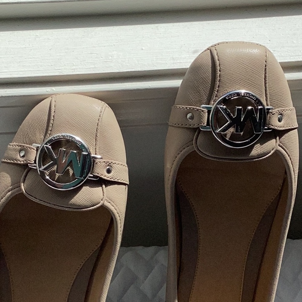 Michael Kors Beige Leather Loafers with Silver Logo - Picture 4 of 5